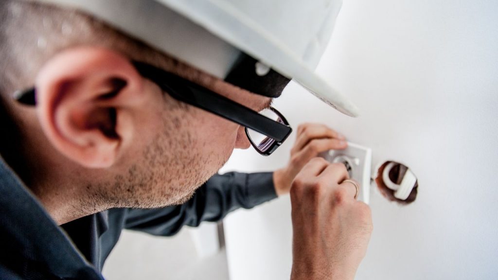 An electrical contractor